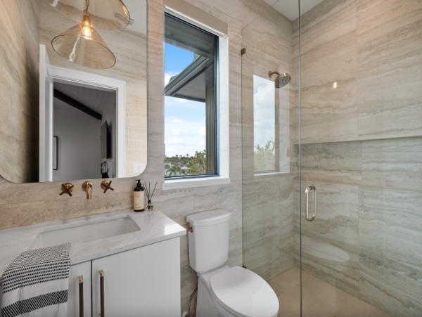 Luxury Beach Home in Anna Maria - Exclusive Property with Private Pool & Dock